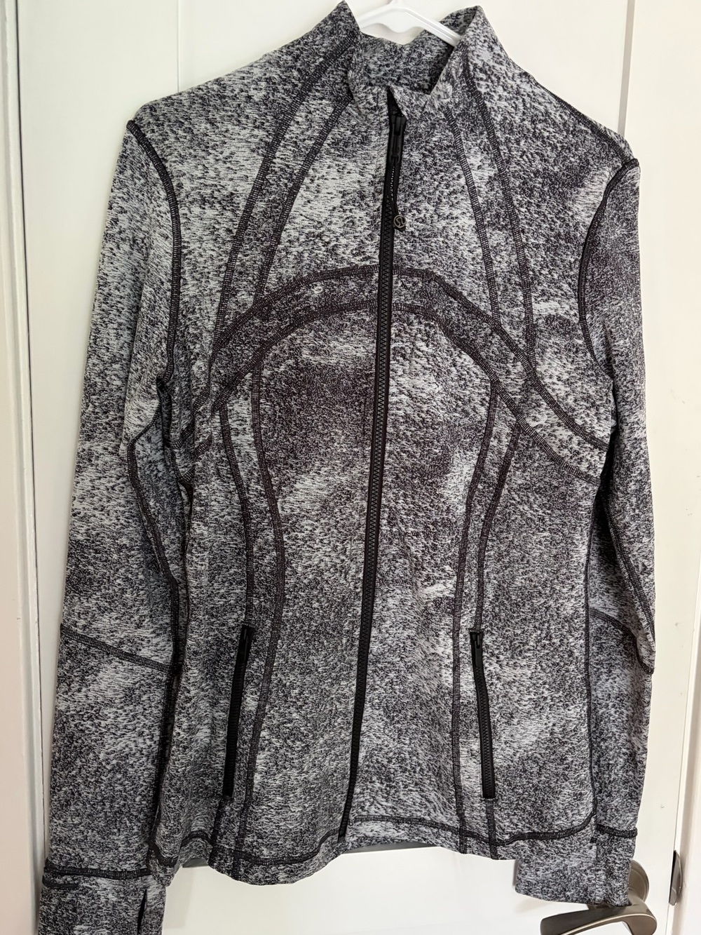 14. Size 12 LULULEMON Define Jacket Luon Spray Jacquard White Black